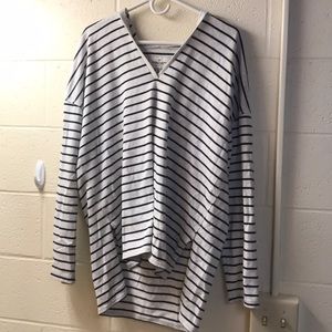 American eagle V neck sweater pull over